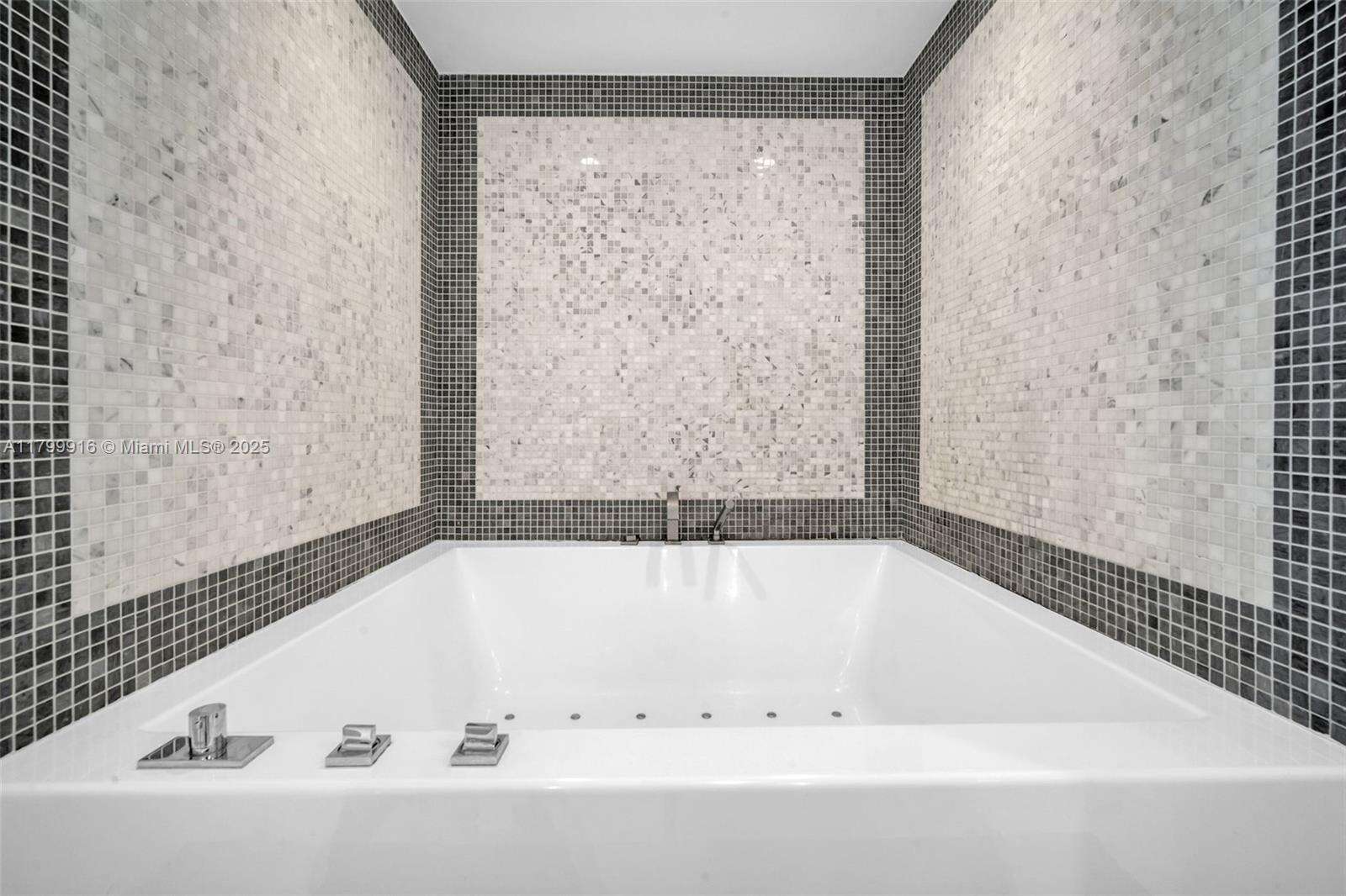 Epic Residences at 200 Biscayne Blvd Way, Miami, FL 33131 - For Sale photo 11