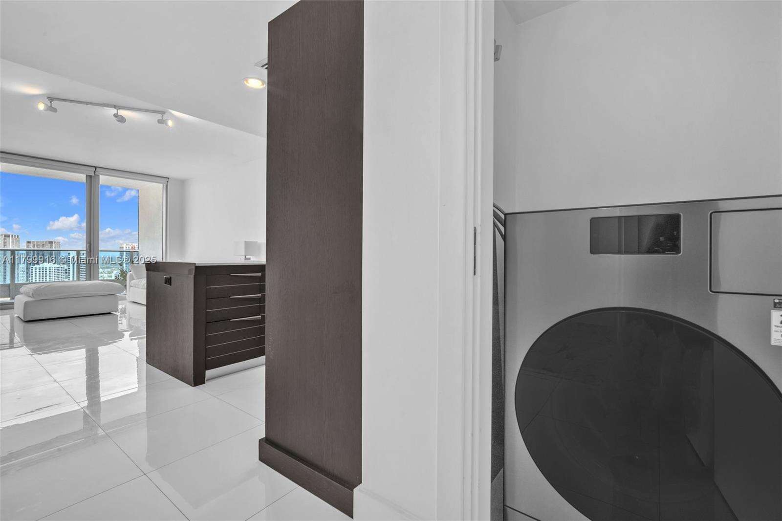 Epic Residences at 200 Biscayne Blvd Way, Miami, FL 33131 - For Sale photo 13