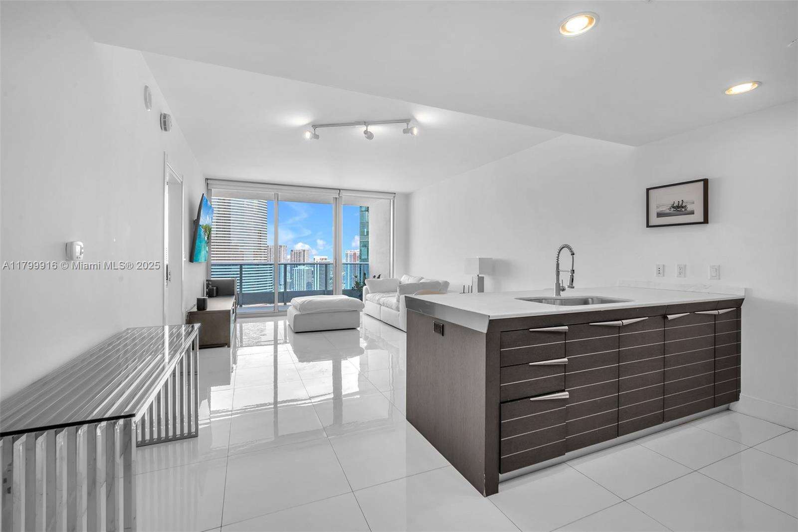 Epic Residences at 200 Biscayne Blvd Way, Miami, FL 33131 - For Sale photo 3