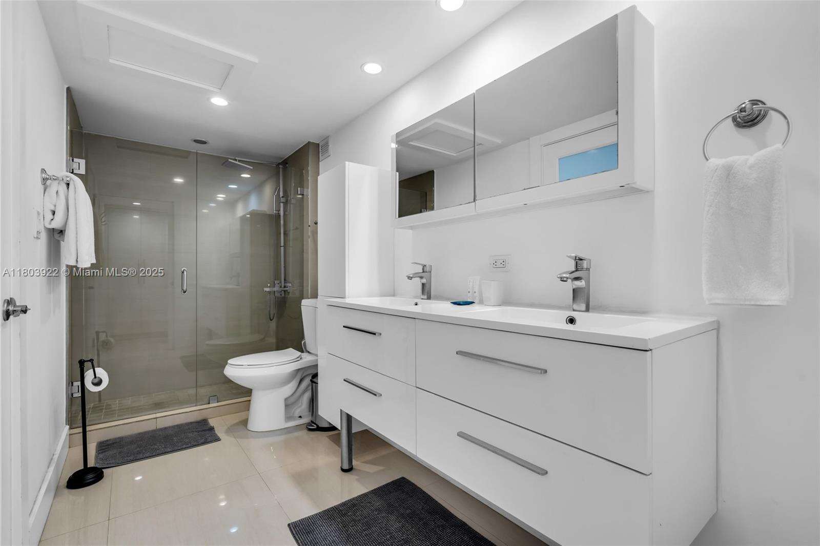 Roney Palace at 2301 Collins Ave, Miami Beach, FL 33139 - For Sale photo 17