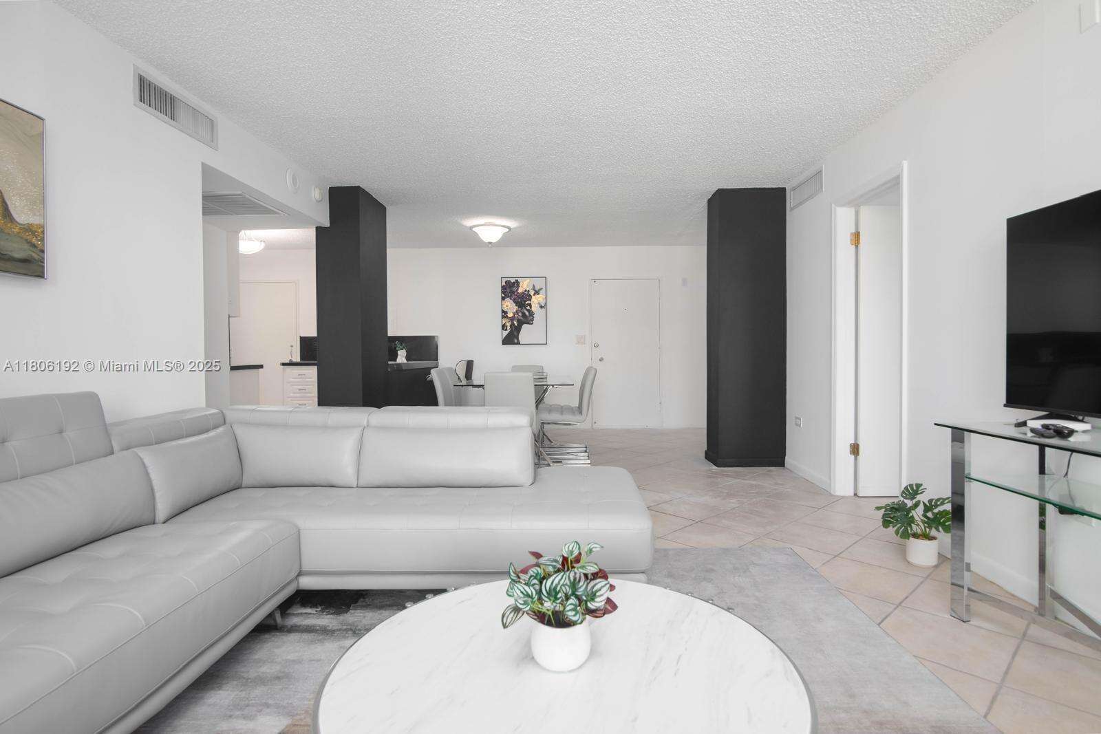 Oceanside Plaza at 5555 Collins Ave, Miami Beach, FL 33140 - For Sale photo 12