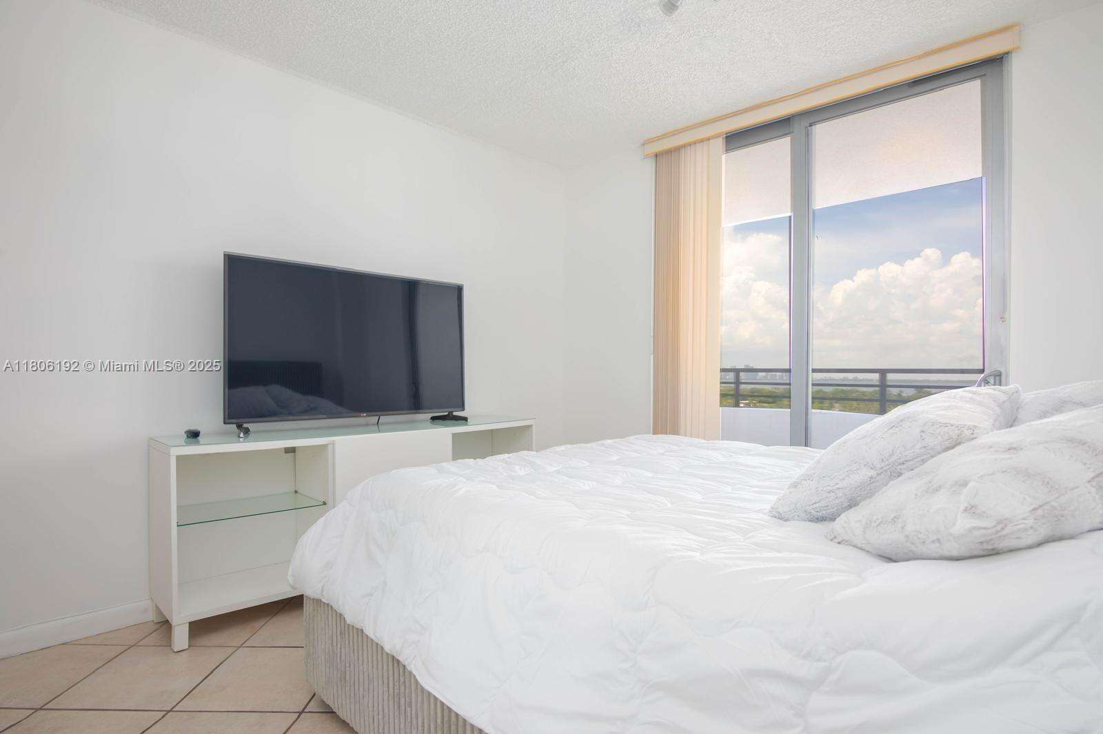 Oceanside Plaza at 5555 Collins Ave, Miami Beach, FL 33140 - For Sale photo 14