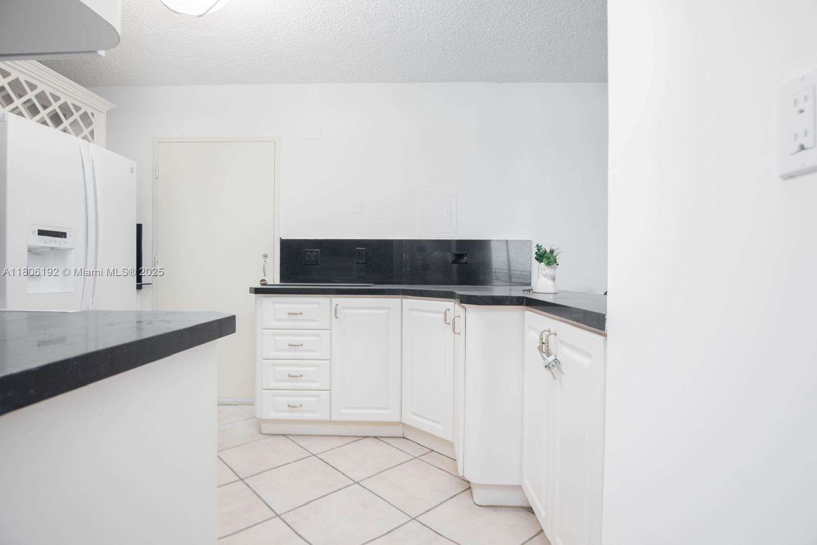 Oceanside Plaza at 5555 Collins Ave, Miami Beach, FL 33140 - For Sale photo 17