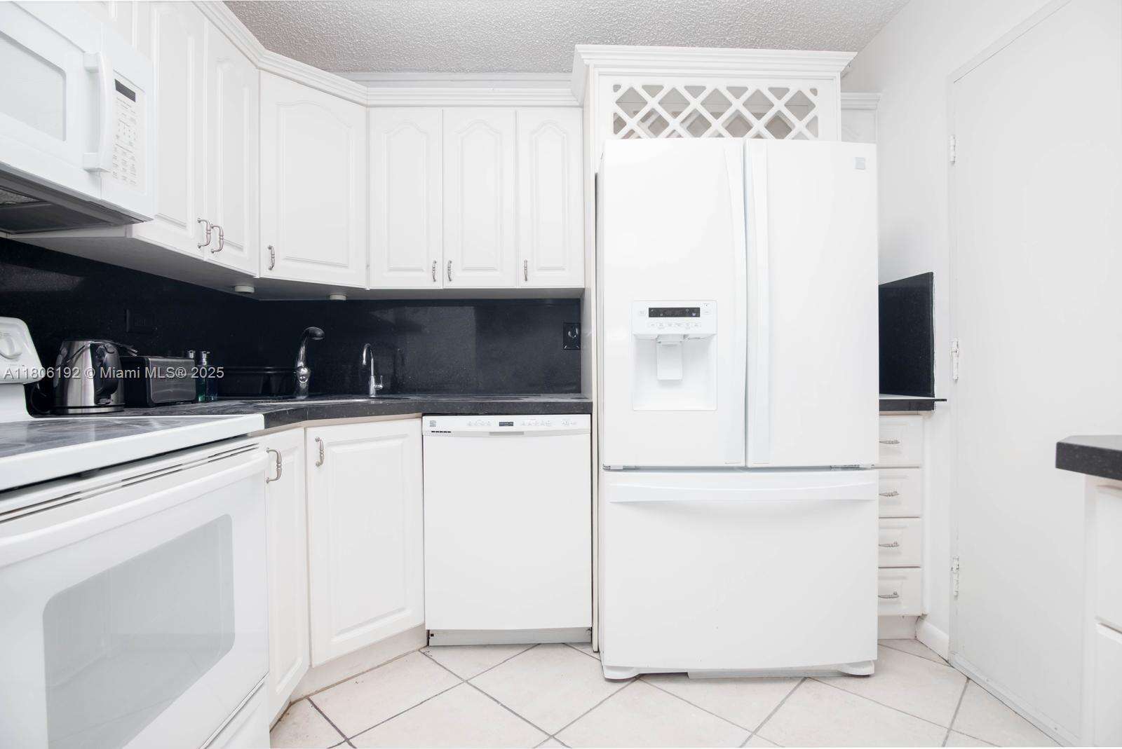 Oceanside Plaza at 5555 Collins Ave, Miami Beach, FL 33140 - For Sale photo 28