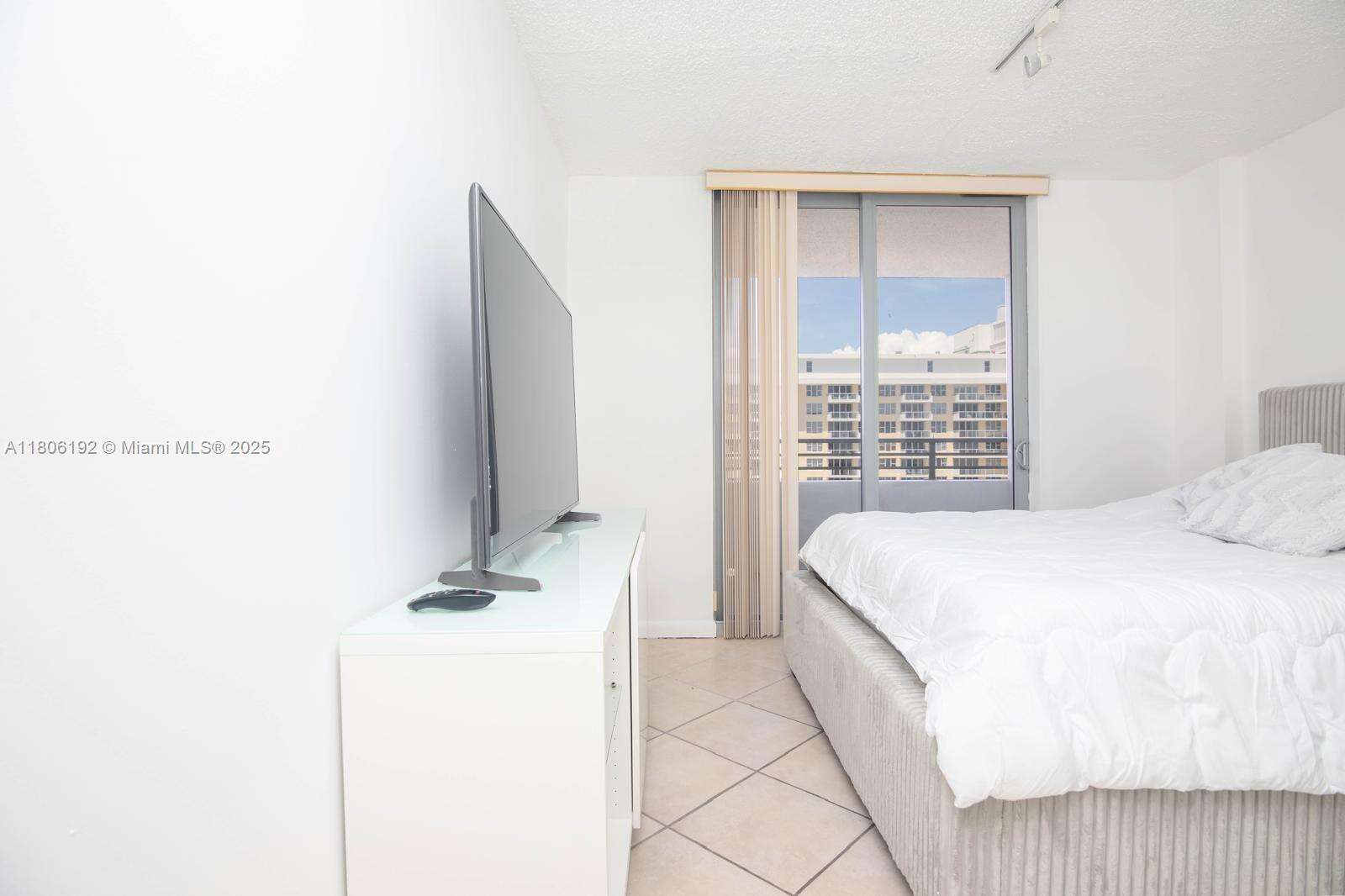 Oceanside Plaza at 5555 Collins Ave, Miami Beach, FL 33140 - For Sale photo 32