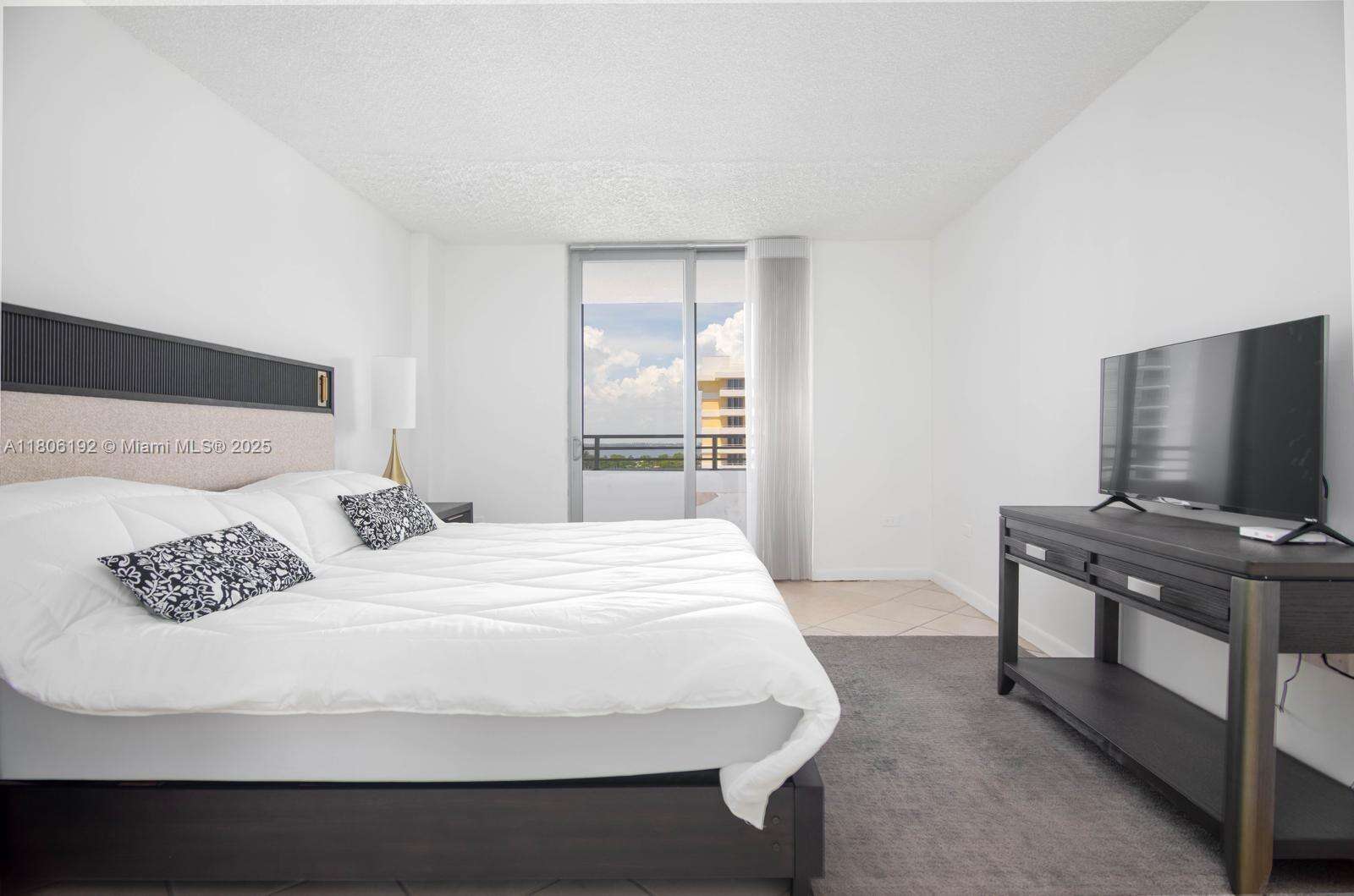 Oceanside Plaza at 5555 Collins Ave, Miami Beach, FL 33140 - For Sale photo 34