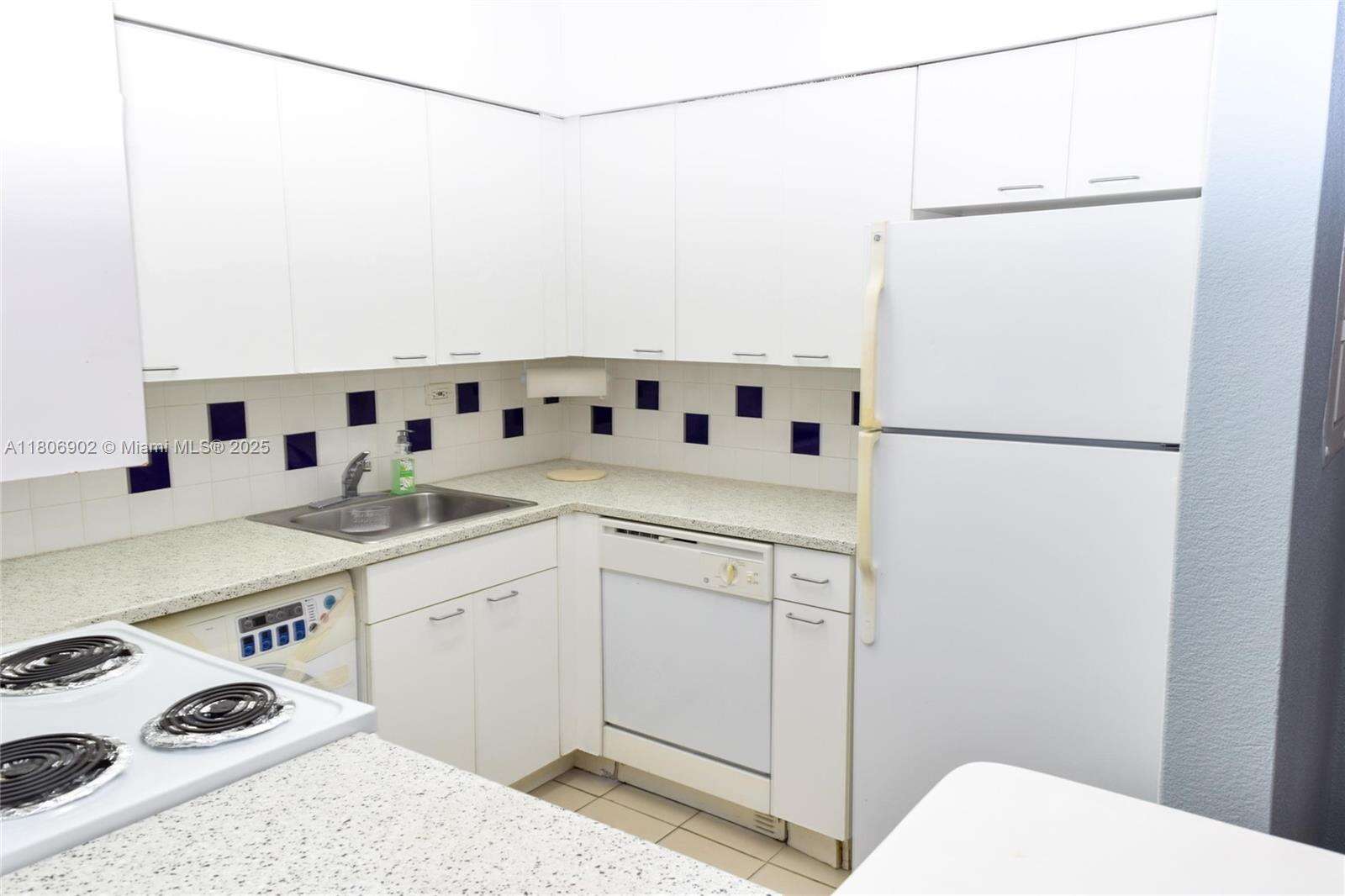 Flamingo South Beach at 1500 Bay Rd, Miami Beach, FL 33139 - For Sale photo 18