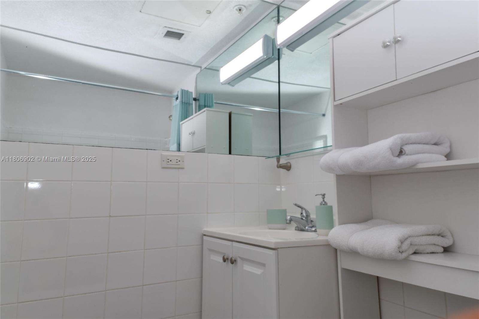 Flamingo South Beach at 1500 Bay Rd, Miami Beach, FL 33139 - For Sale photo 25