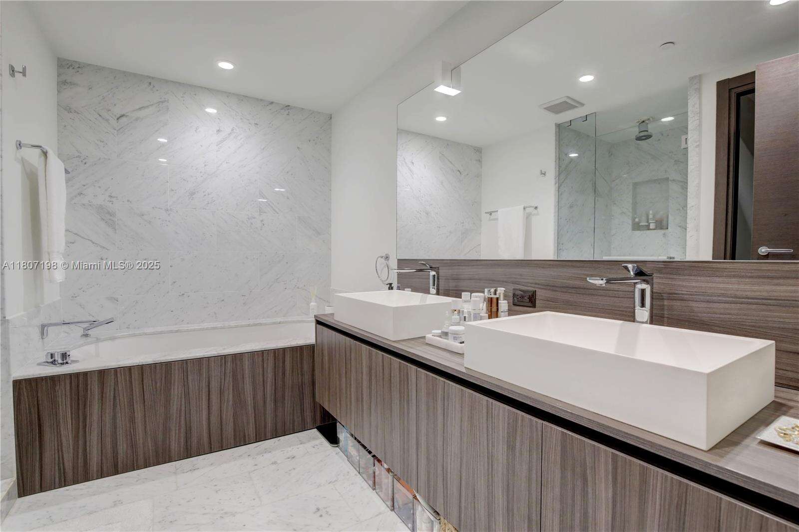 Brickell Flatiron at 1000 Brickell Plz, Miami, FL 33131 - For Sale photo 25