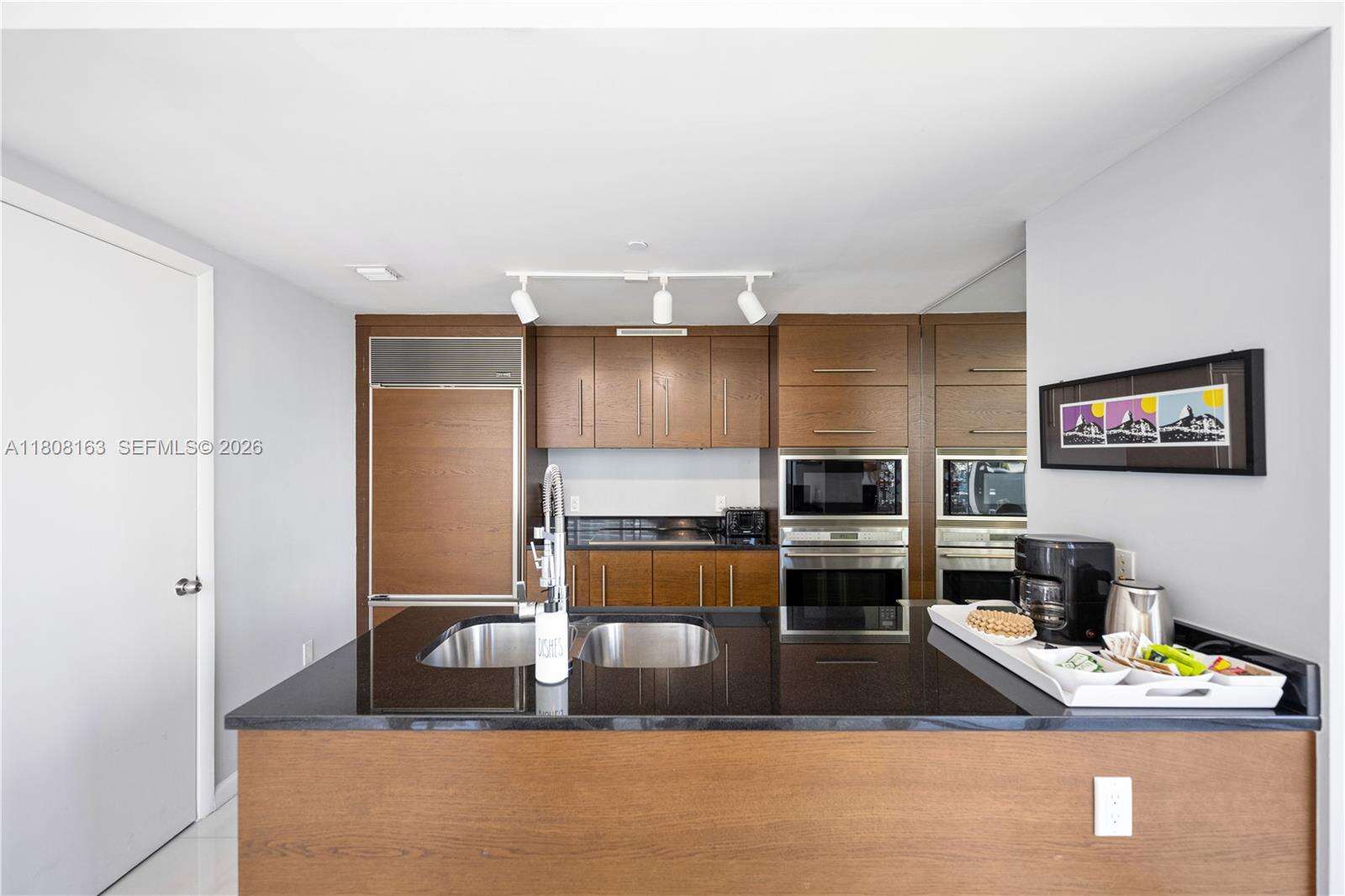 Icon Brickell 3 at 485 Brickell Ave, Miami, FL 33131 - For Sale photo 6