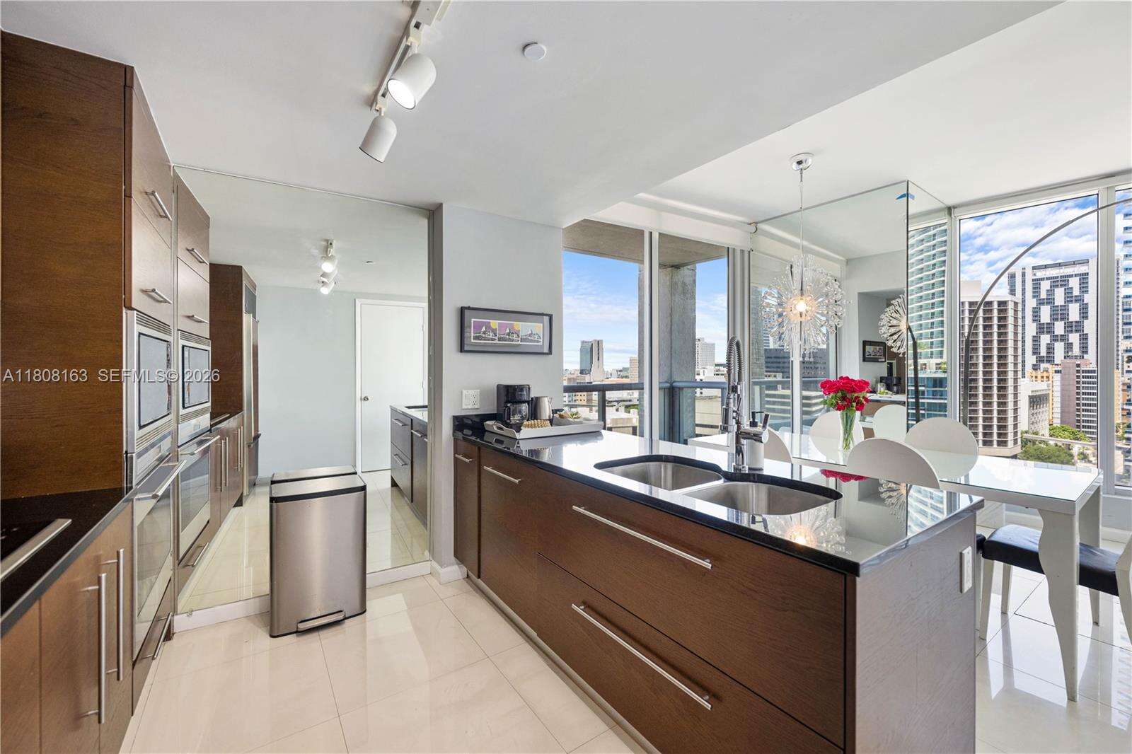Icon Brickell 3 at 485 Brickell Ave, Miami, FL 33131 - For Sale photo 7