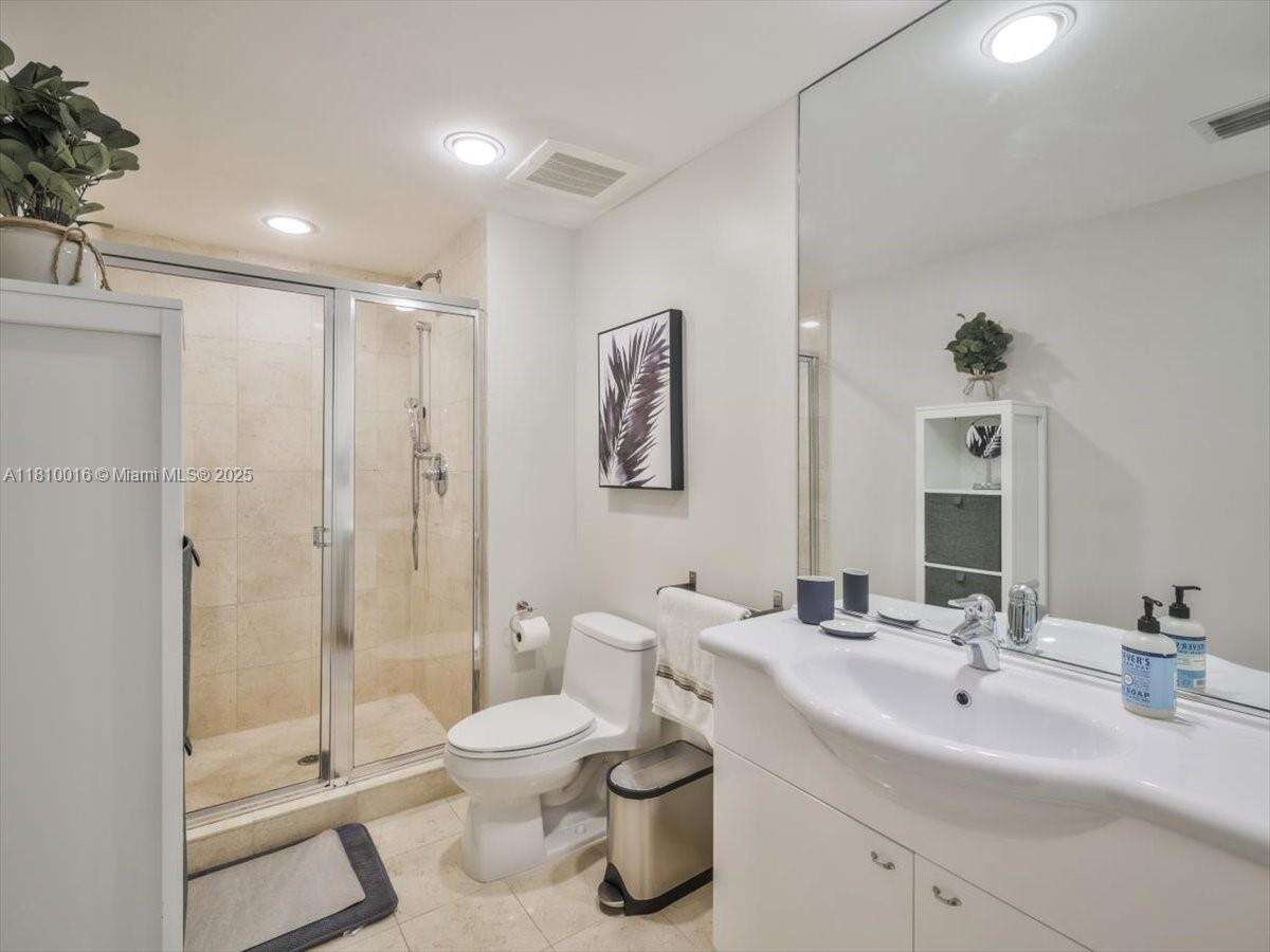 The Beach Club Two at 1830 Ocean Dr, Hallandale Beach, FL 33009 - For Sale photo 11