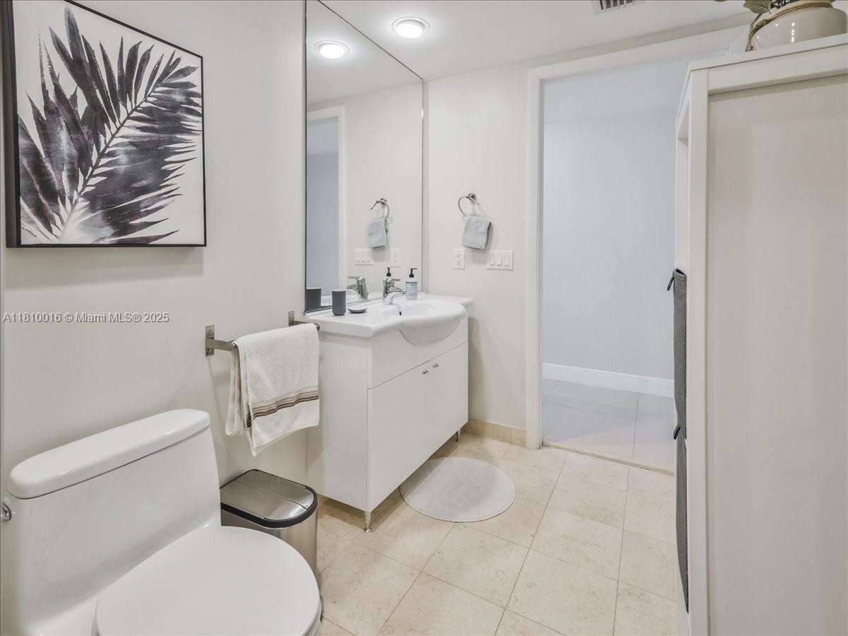 The Beach Club Two at 1830 Ocean Dr, Hallandale Beach, FL 33009 - For Sale photo 18