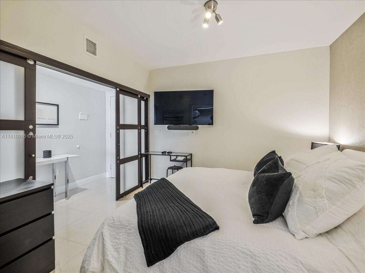 The Beach Club Two at 1830 Ocean Dr, Hallandale Beach, FL 33009 - For Sale photo 22