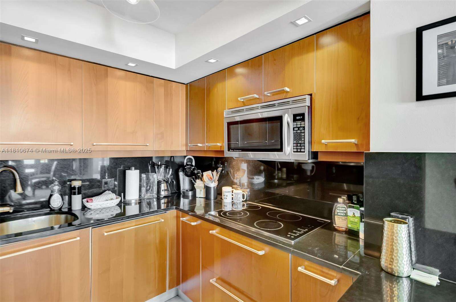 Jade At Brickell Bay at 1331 Brickell Bay Dr, Miami, FL 33131 - For Sale photo 4