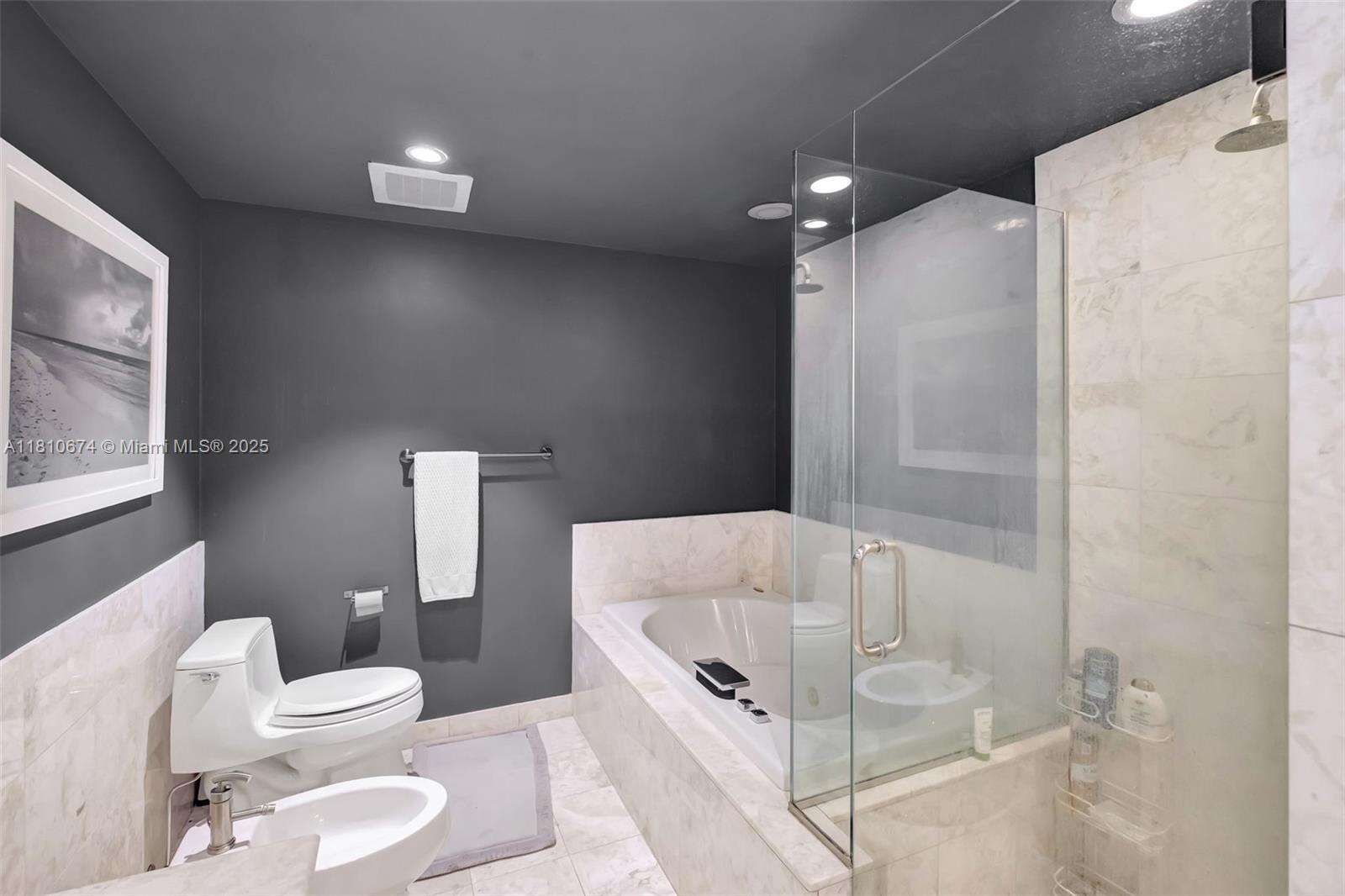 Jade At Brickell Bay at 1331 Brickell Bay Dr, Miami, FL 33131 - For Sale photo 8
