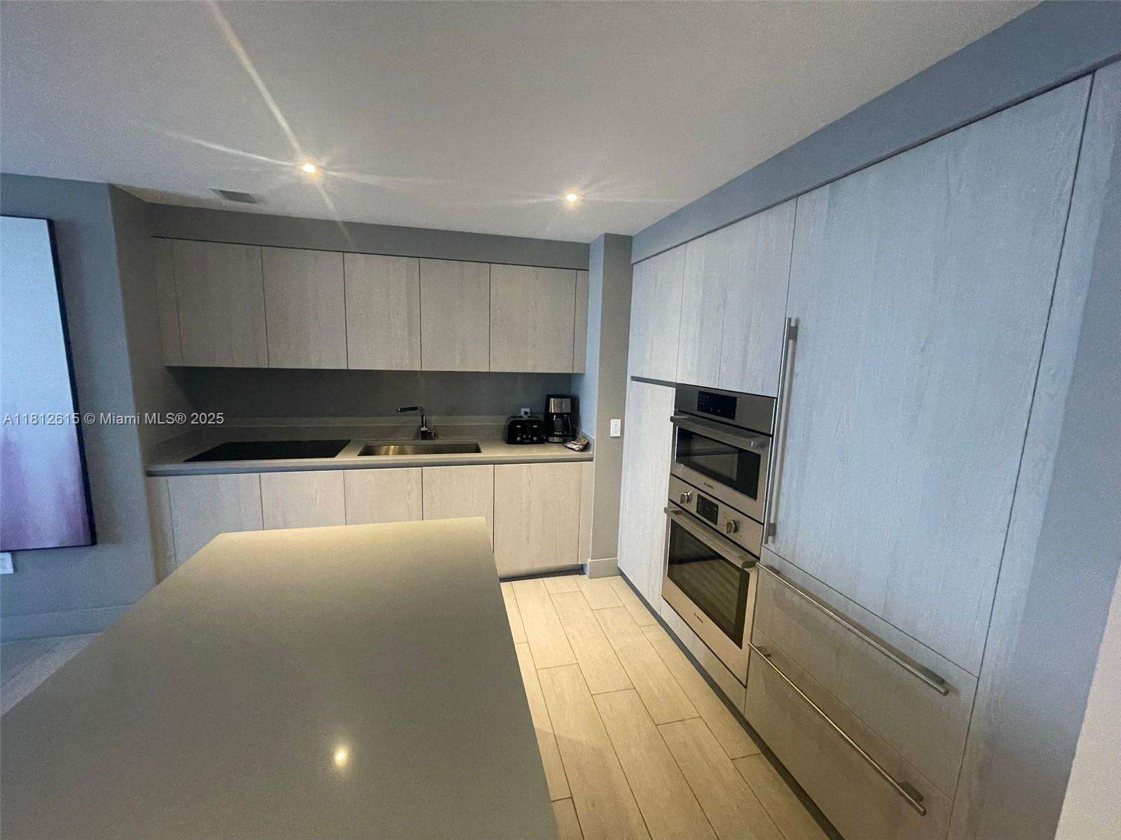 Hyde Beach House at 4010 Ocean Dr, Hollywood, FL 33019 - For Sale photo 6