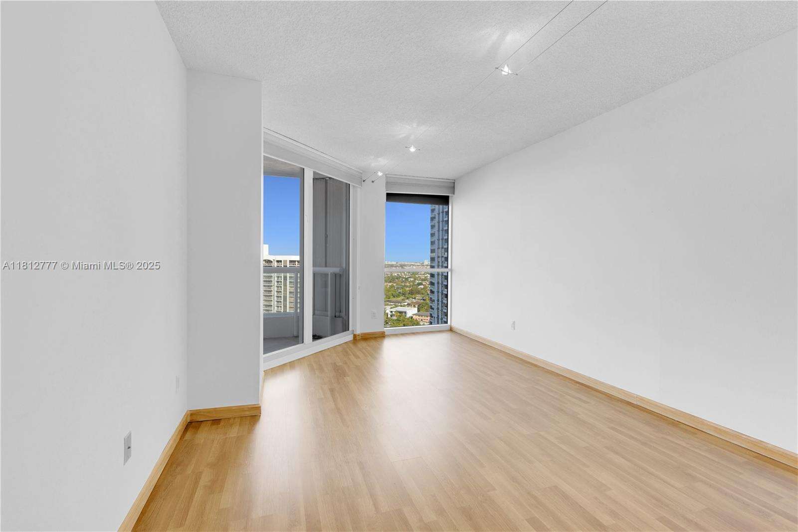 South Tower At The Point at 21055 Yacht Club Dr, Aventura, FL 33180 - For Sale photo 17