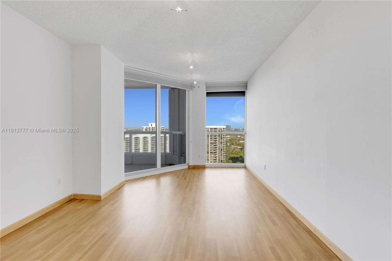 South Tower At The Point at 21055 Yacht Club Dr, Aventura, FL 33180 - For Sale photo 18
