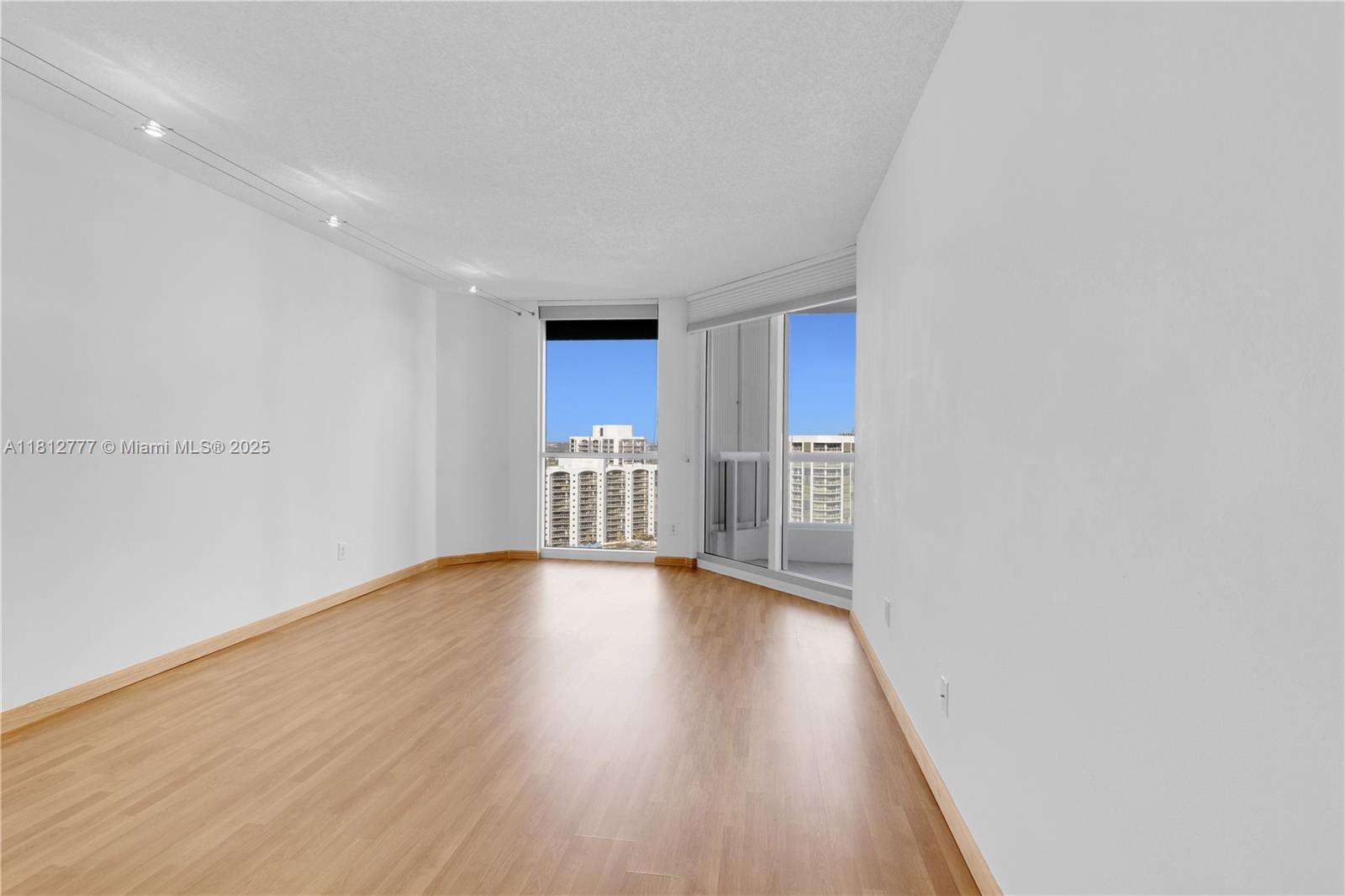 South Tower At The Point at 21055 Yacht Club Dr, Aventura, FL 33180 - For Sale photo 21