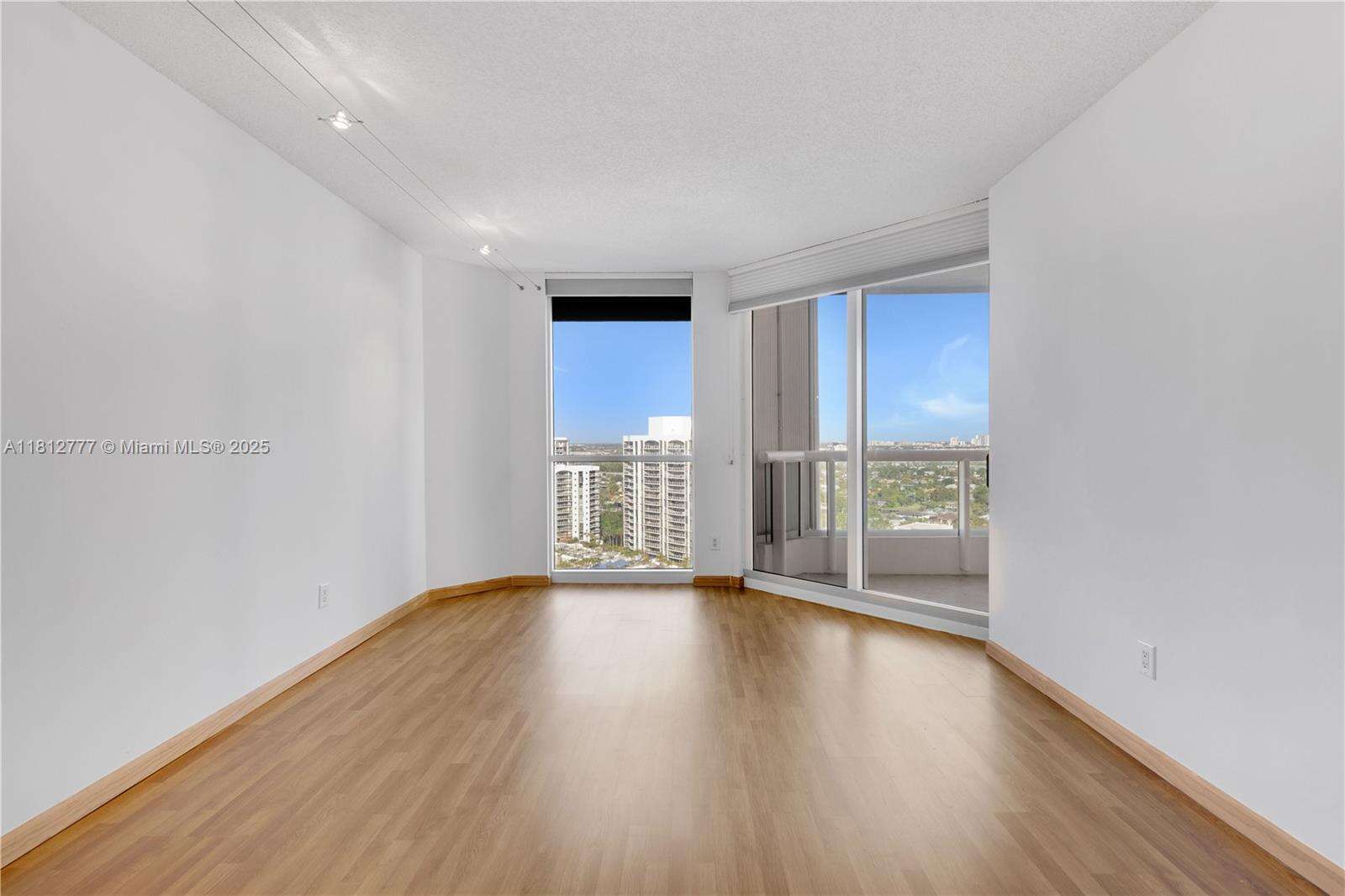 South Tower At The Point at 21055 Yacht Club Dr, Aventura, FL 33180 - For Sale photo 22