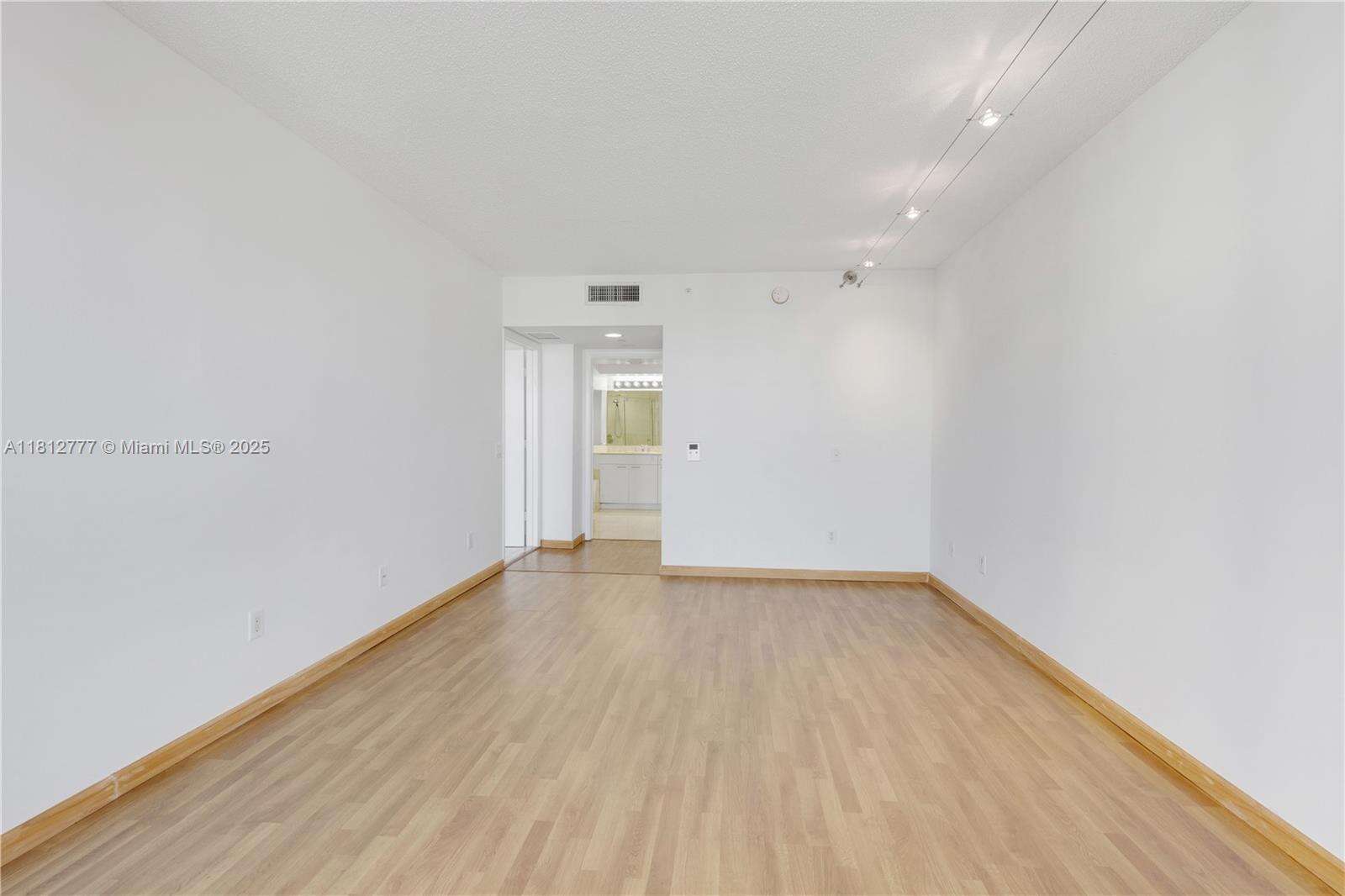 South Tower At The Point at 21055 Yacht Club Dr, Aventura, FL 33180 - For Sale photo 23