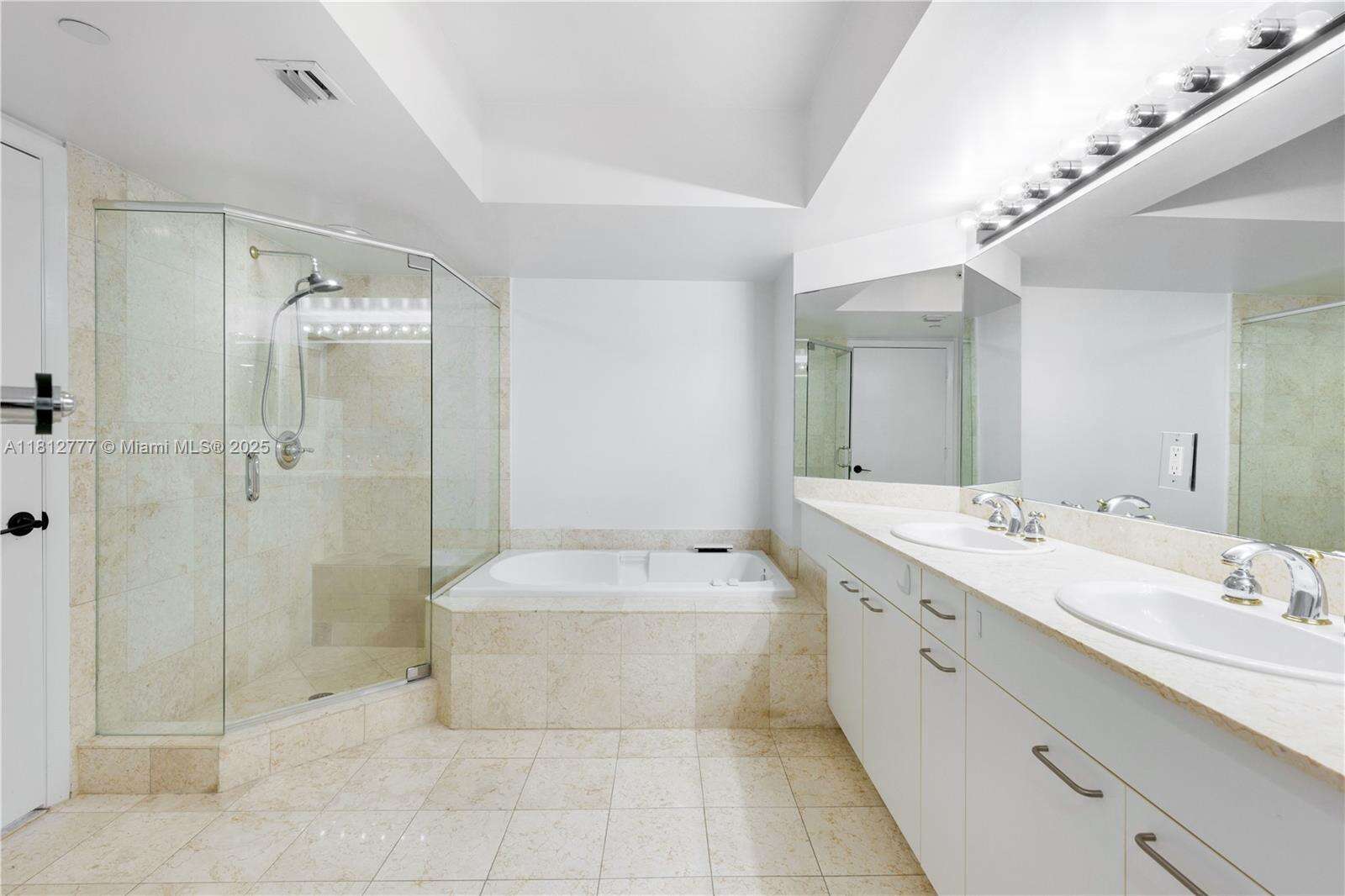 South Tower At The Point at 21055 Yacht Club Dr, Aventura, FL 33180 - For Sale photo 25