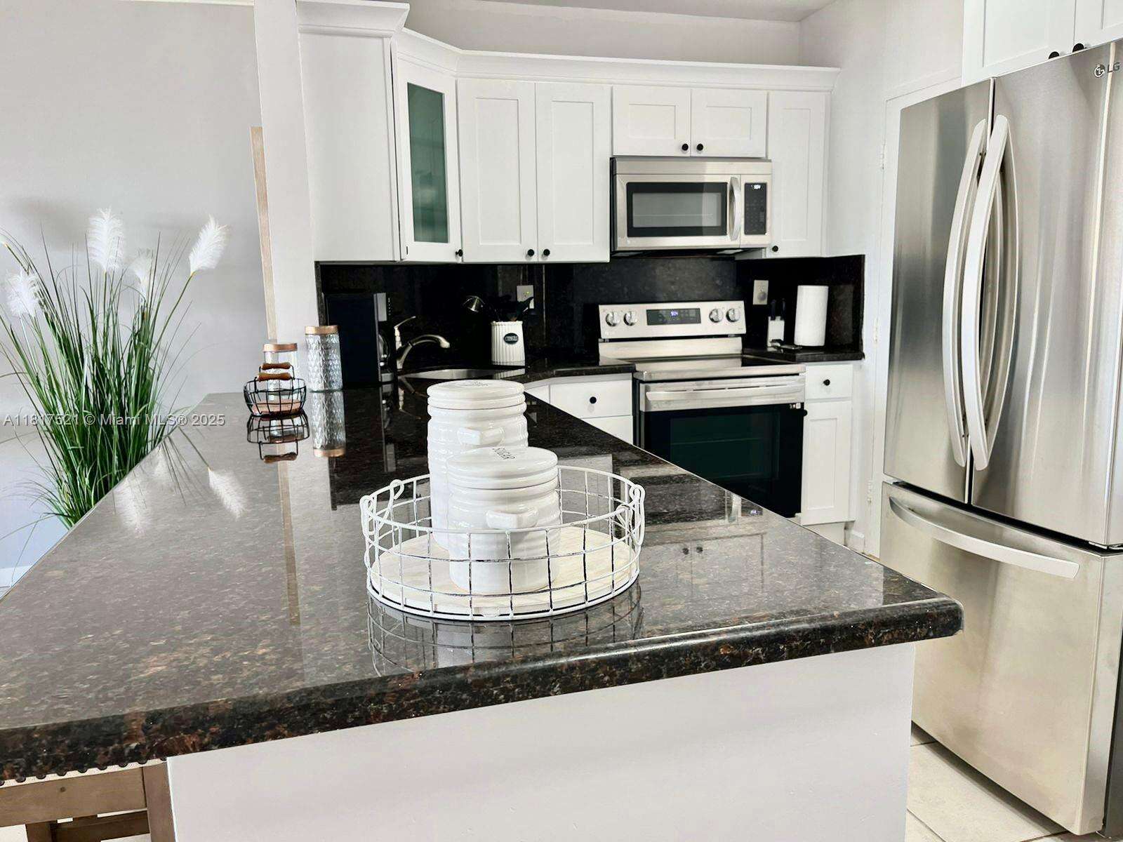 The Pavilion at 5601 Collins Ave, Miami Beach, FL 33140 - For Sale photo 8