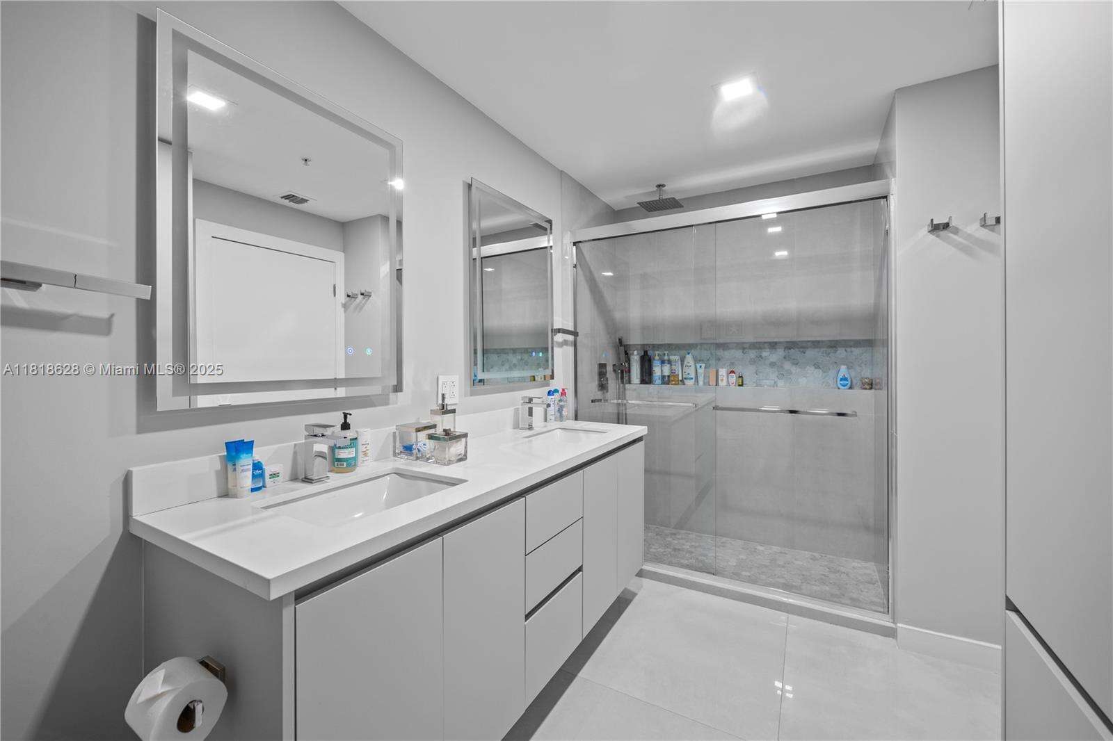 COURTS BRICKELL KEY - 801 Brickell Key Blvd, Miami, FL 33131 | Picture 12