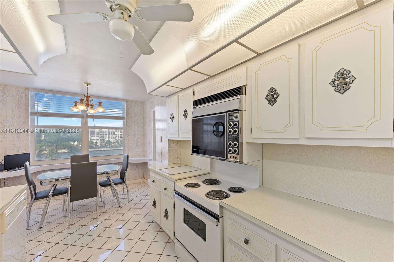 Aquarius at 2751 Ocean Dr, Hollywood, FL 33019 - For Sale photo 11