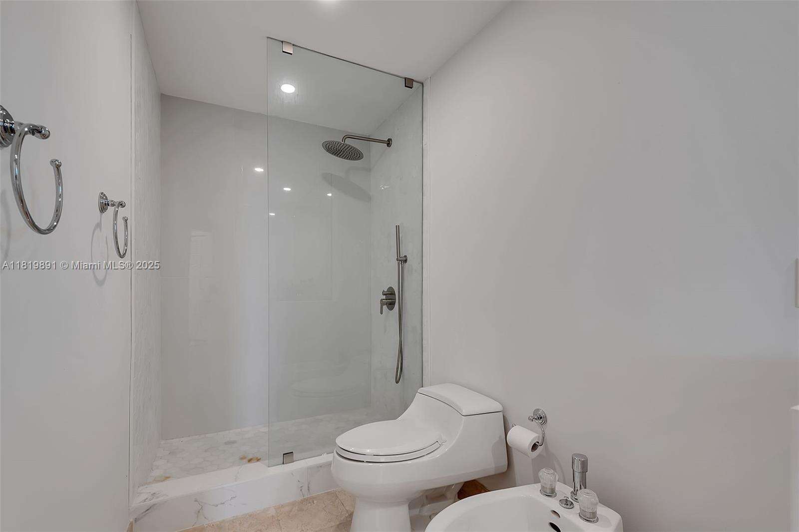 Three Tequesta Point at 848 Brickell Key Dr, Miami, FL 33131 - For Sale photo 14