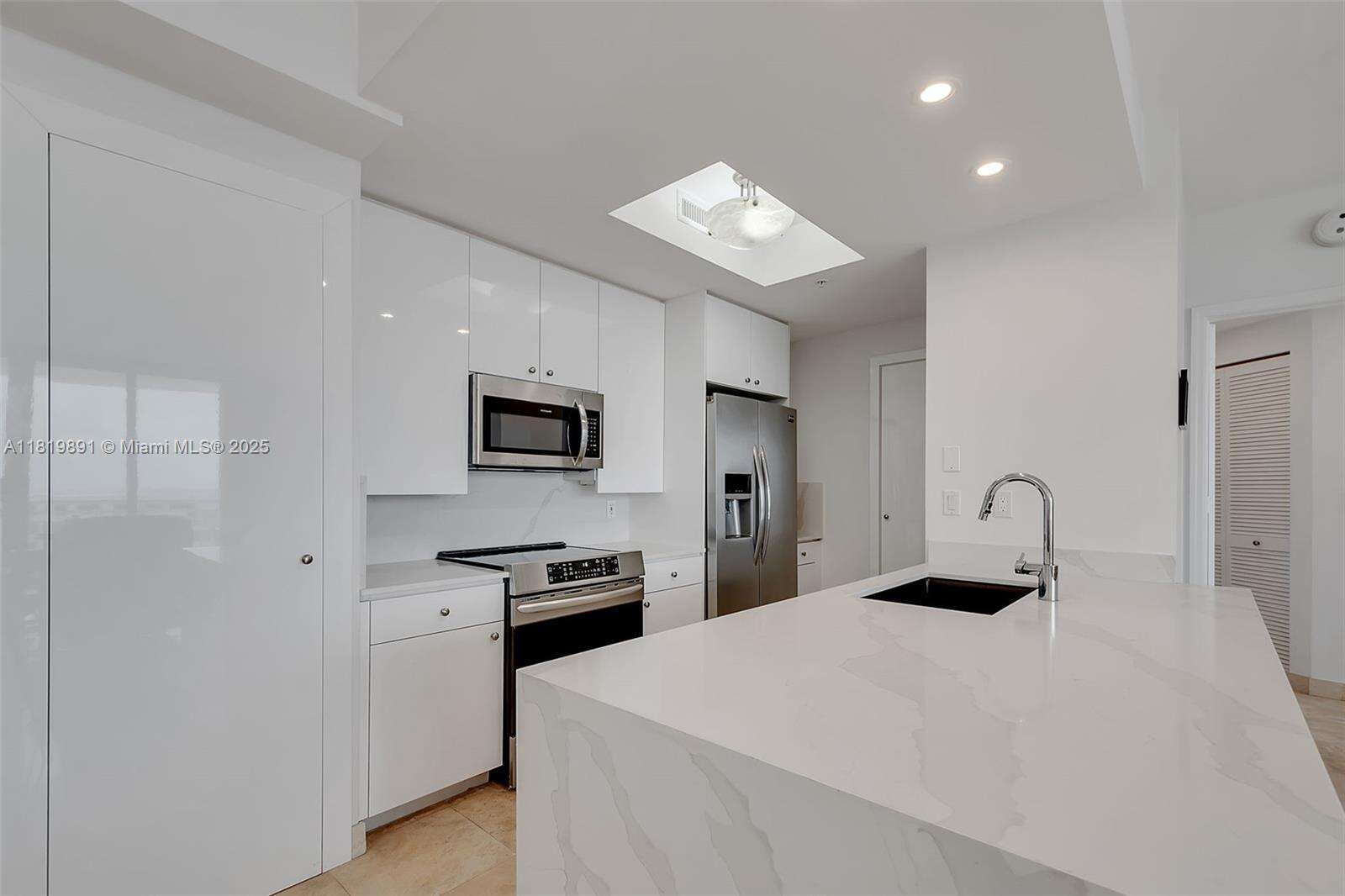 Three Tequesta Point at 848 Brickell Key Dr, Miami, FL 33131 - For Sale photo 4