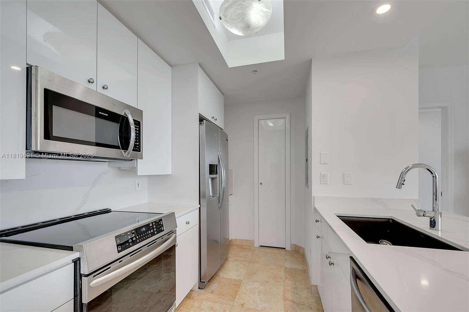 Three Tequesta Point at 848 Brickell Key Dr, Miami, FL 33131 - For Sale photo 5