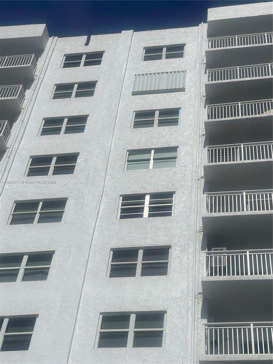 Leisure Beach Condos for Sale & Rent | Picture 1
