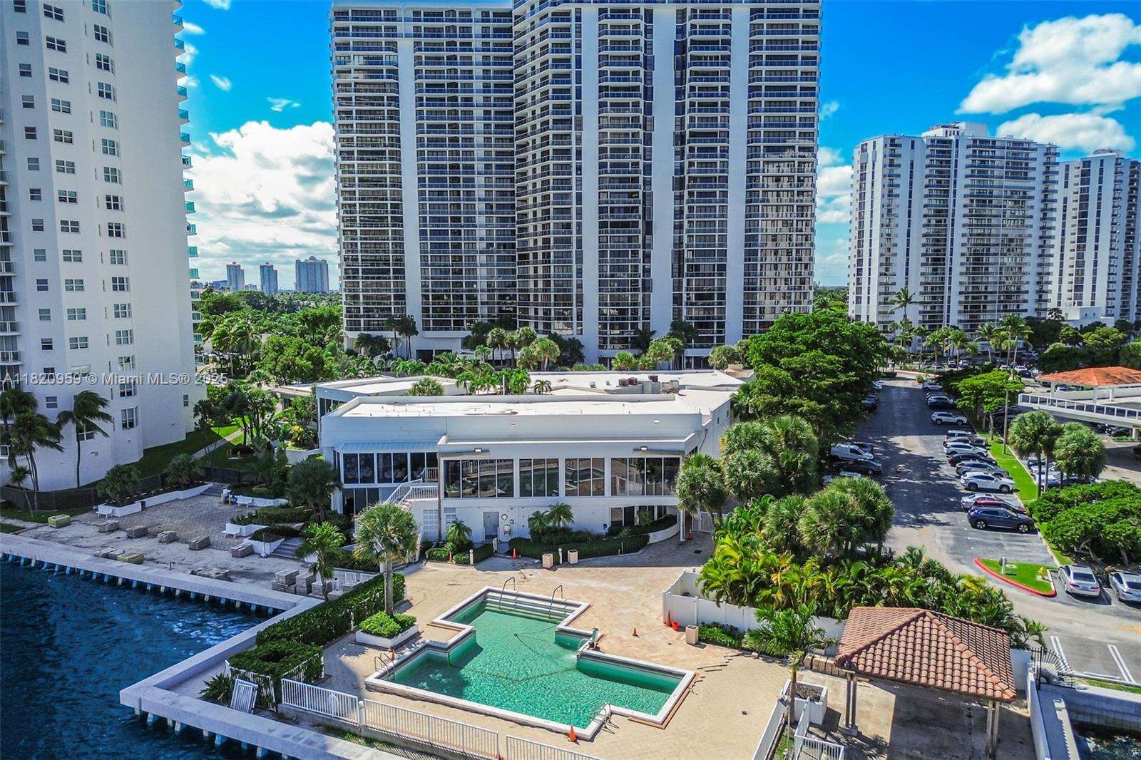 Hamptons West at 20281 Country Club Dr, Aventura, FL 33180 - For Sale photo 42