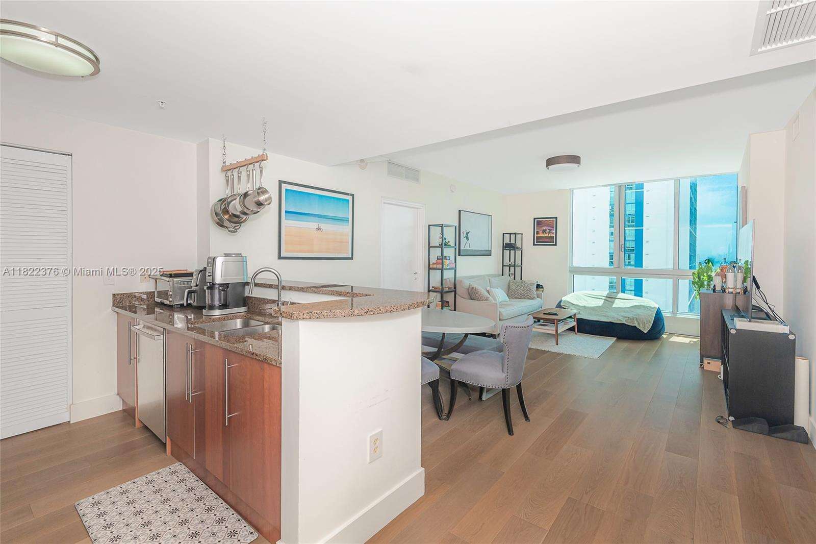 Met 1 at 300 Biscayne Blvd, Miami, FL 33131 - For Sale photo 14