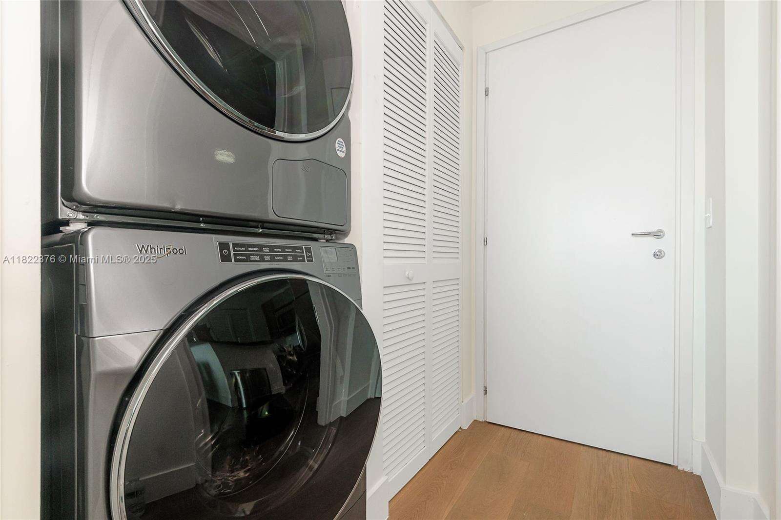 Met 1 at 300 Biscayne Blvd, Miami, FL 33131 - For Sale photo 22