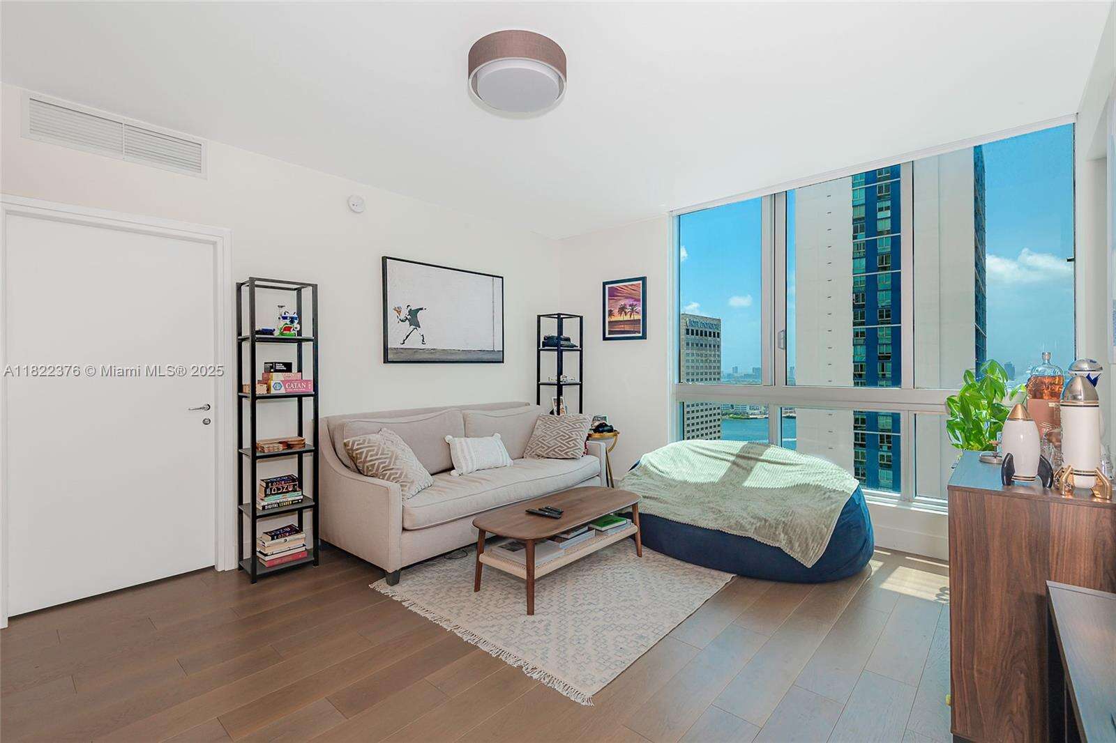 Met 1 at 300 Biscayne Blvd, Miami, FL 33131 - For Sale photo 5