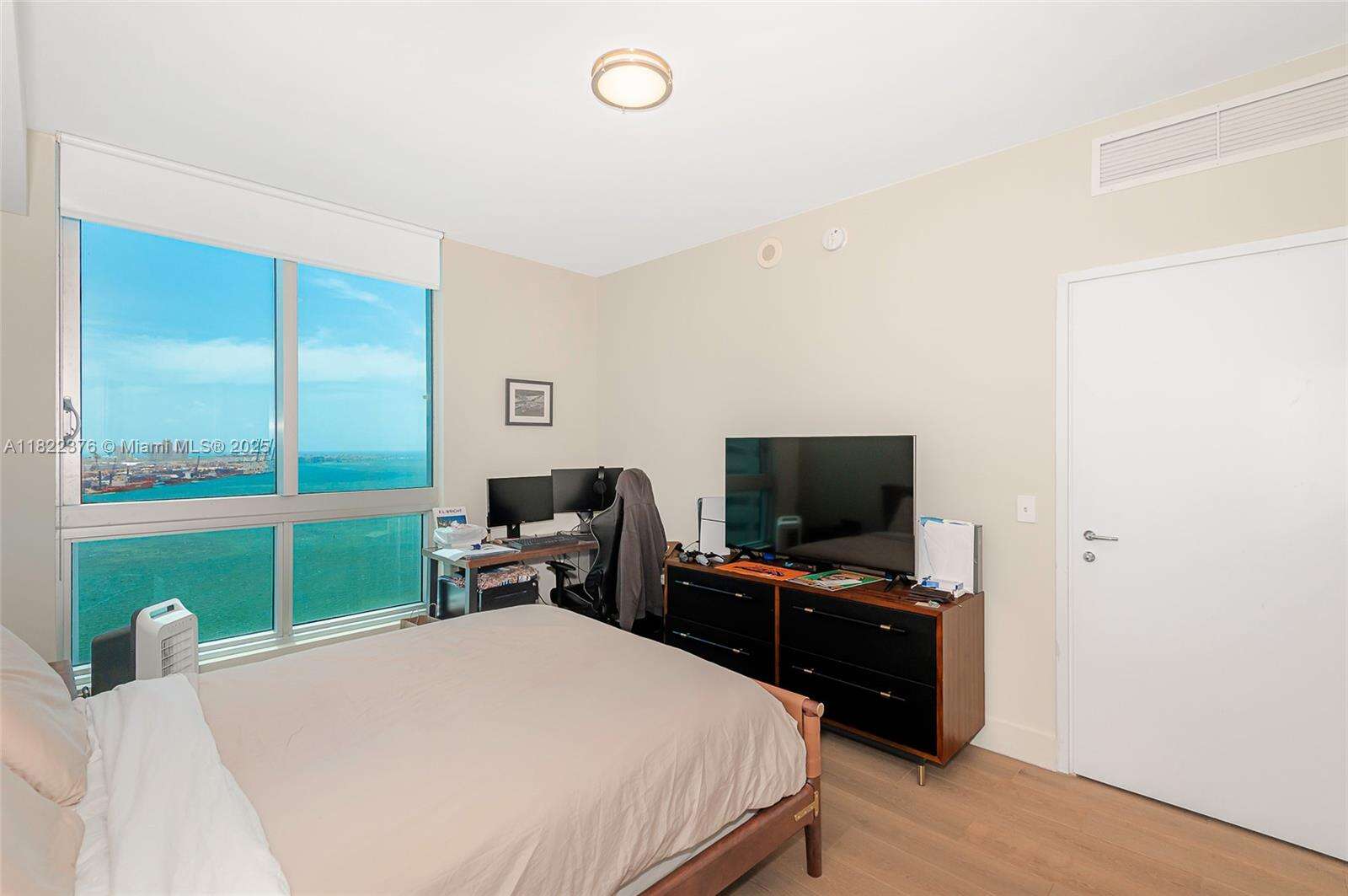 Met 1 at 300 Biscayne Blvd, Miami, FL 33131 - For Sale photo 9