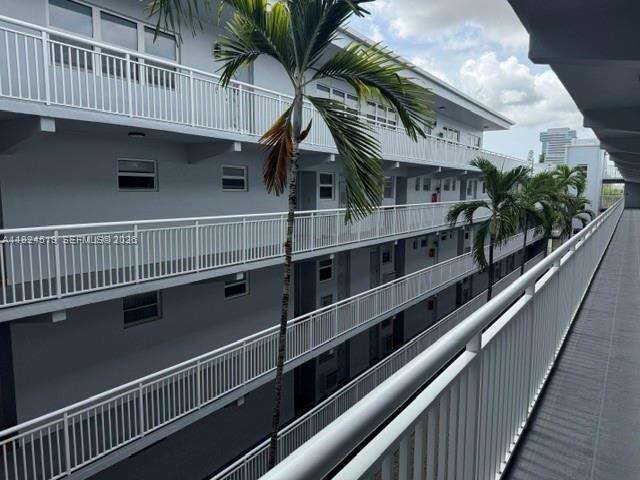 First Gulfstream Garden Apts Condos for Sale & Rent | Picture 1