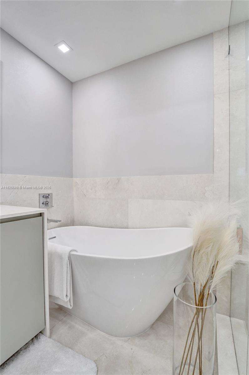 Turnberry Village South at 19900 Country Club Dr, Aventura, FL 33180 - For Sale photo 27