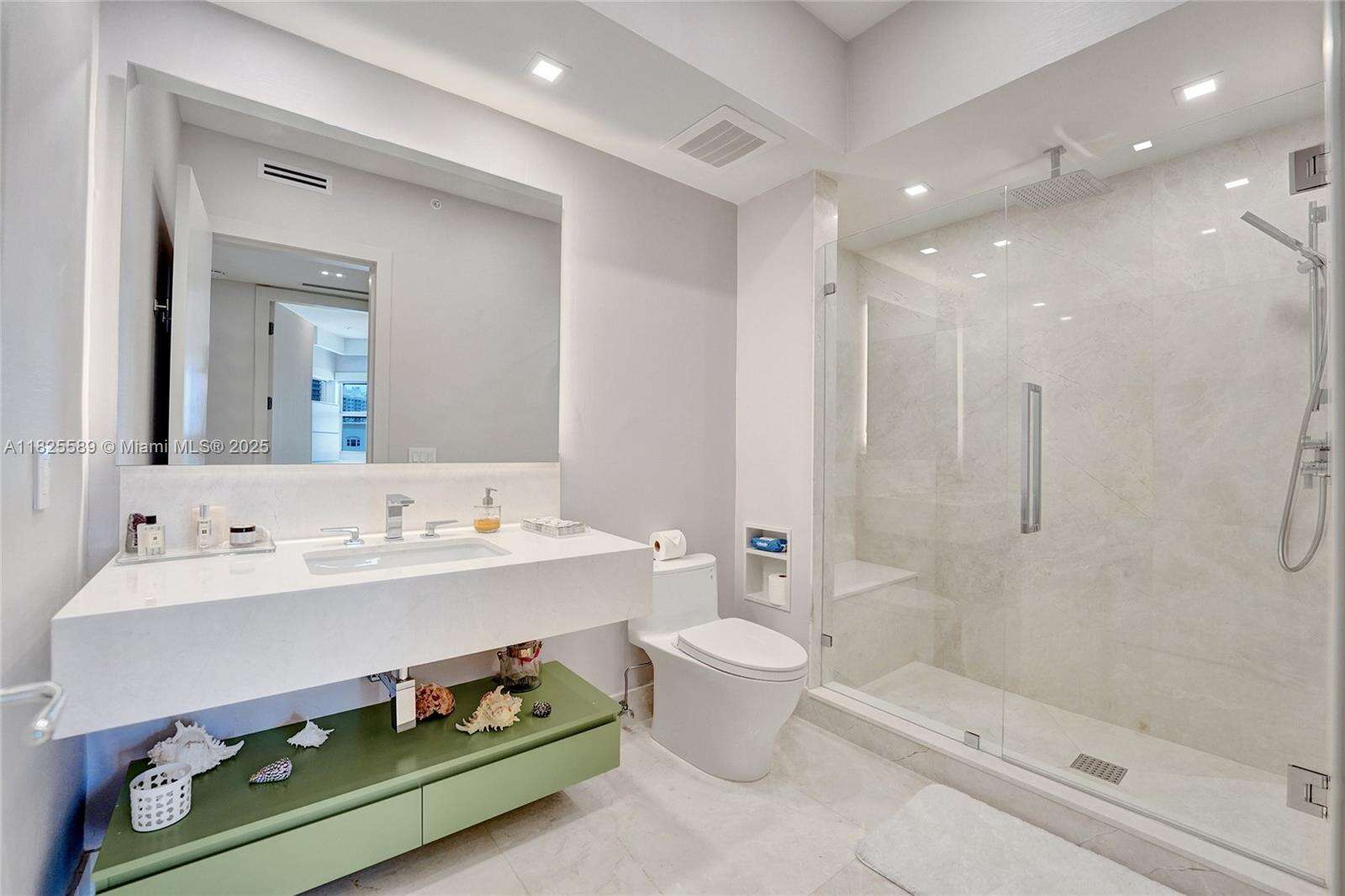 Turnberry Village South at 19900 Country Club Dr, Aventura, FL 33180 - For Sale photo 31
