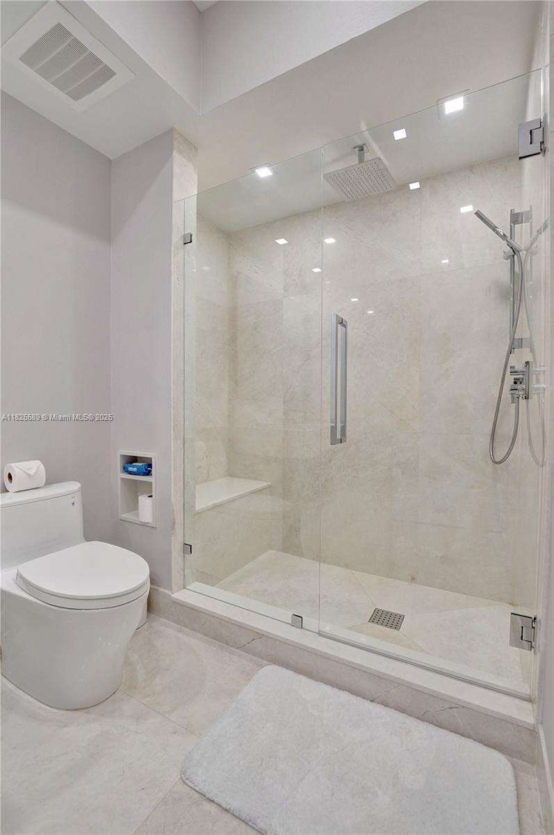 Turnberry Village South at 19900 Country Club Dr, Aventura, FL 33180 - For Sale photo 32