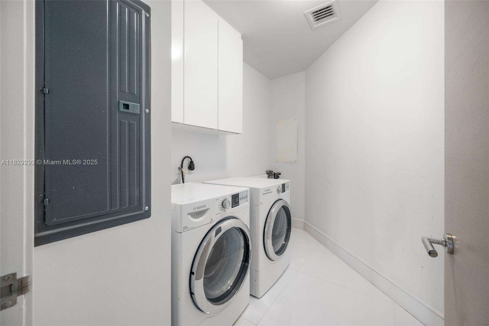 BAL HARBOUR CENTER - 9703 Collins Ave, Bal Harbour, FL 33154 | Picture 30