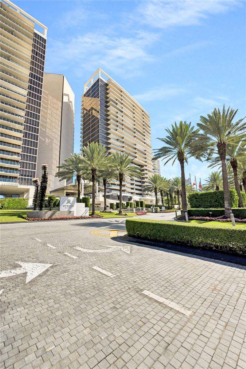 BAL HARBOUR CENTER - 9703 Collins Ave, Bal Harbour, FL 33154 | Picture 42