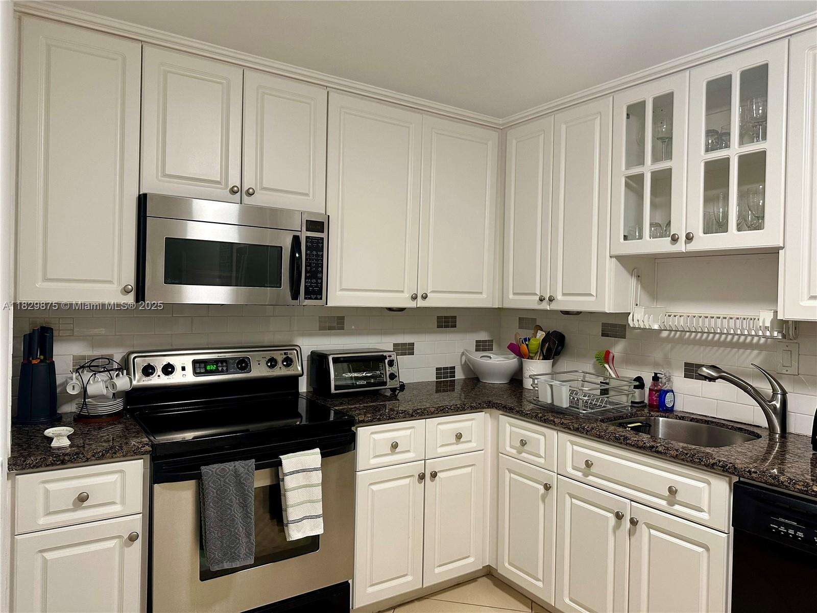 Arlen House at 100 Bayview Dr, Sunny Isles Beach, FL 33160 - For Sale photo 14