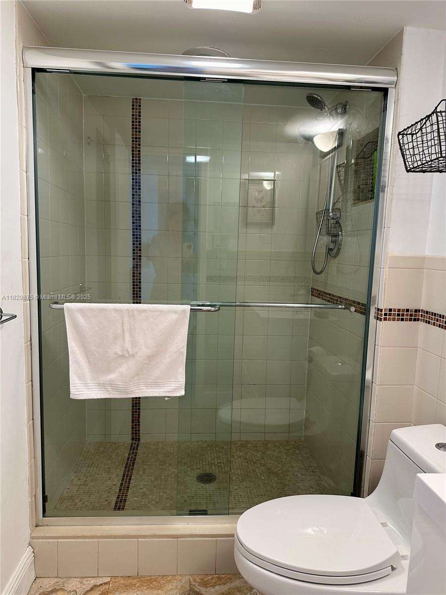 Arlen House at 100 Bayview Dr, Sunny Isles Beach, FL 33160 - For Sale photo 33