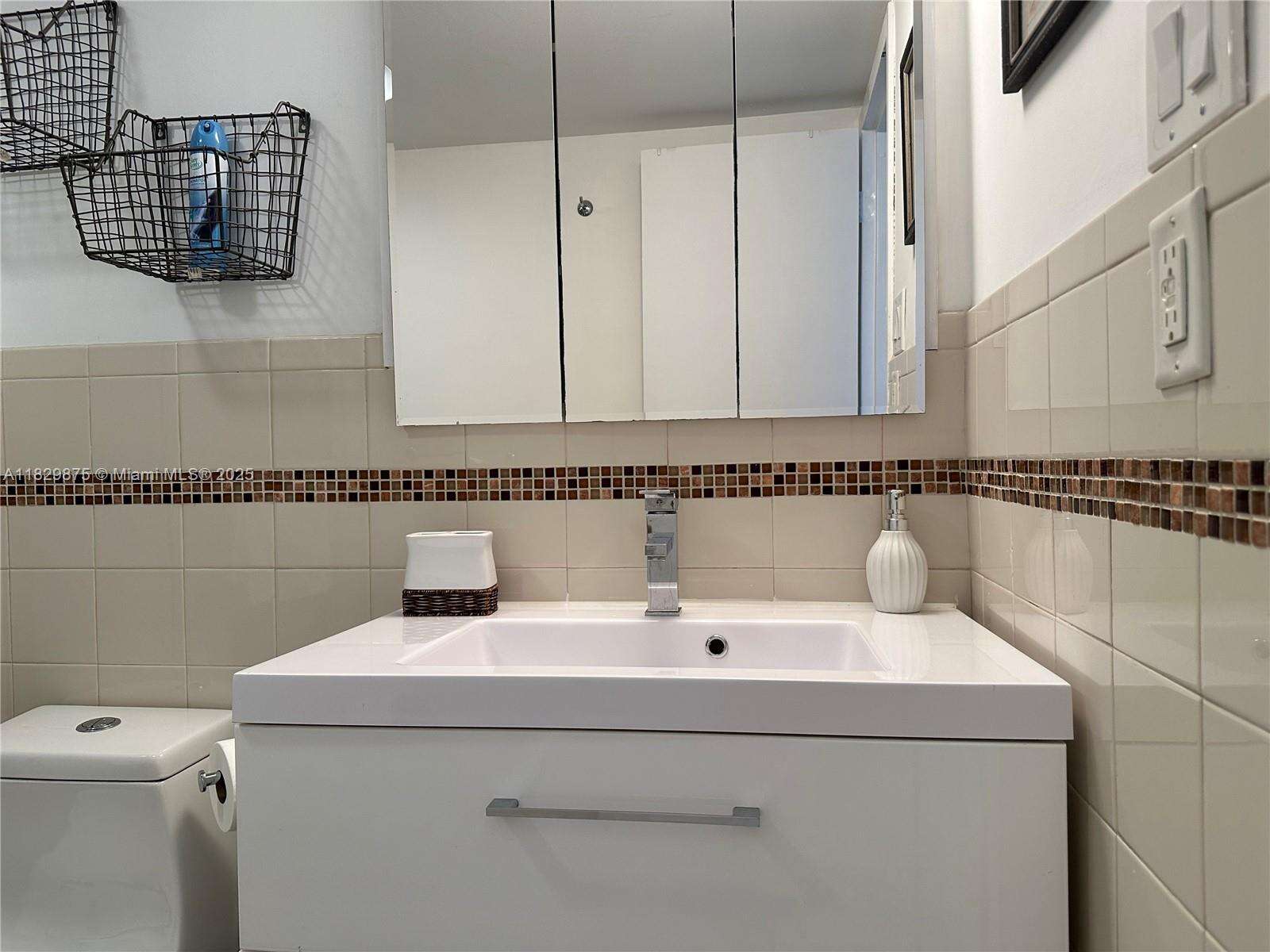Arlen House at 100 Bayview Dr, Sunny Isles Beach, FL 33160 - For Sale photo 35