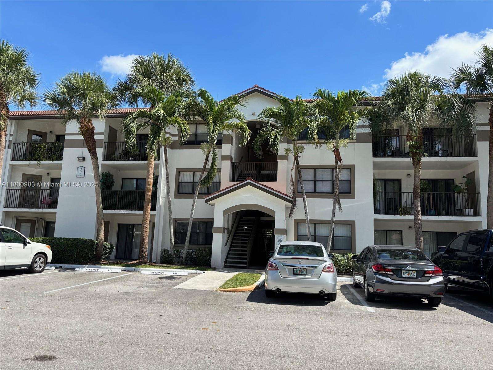 Hollywood Parc Condominium Condos for Sale & Rent | Picture 1