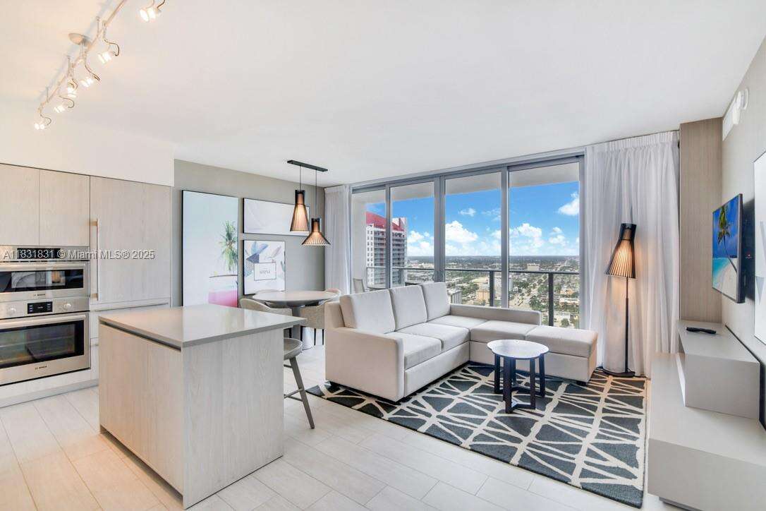 Hyde Beach House at 4010 Ocean Dr, Hollywood, FL 33019 - For Sale photo 2
